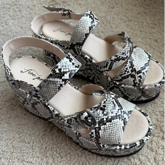 NWOT Free People Platform Sandals Snakeskin Size 40 - Picture 2 of 9
